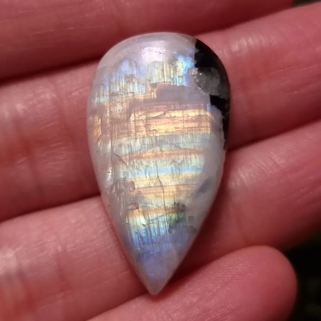 Labradorita Blanca/Piedra Luna Arcoíris con Biotita Alta Calidad - 30,1x16,7 mm