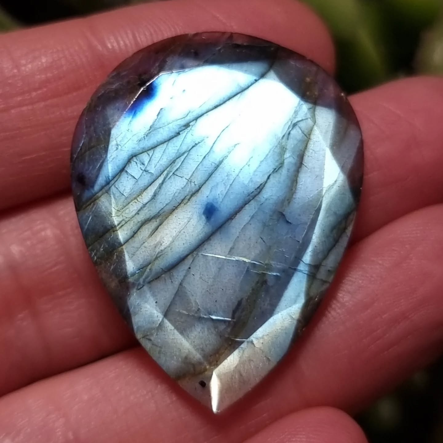 Labradorita Facetada Alta Calidad - 35,7x27,2 mm