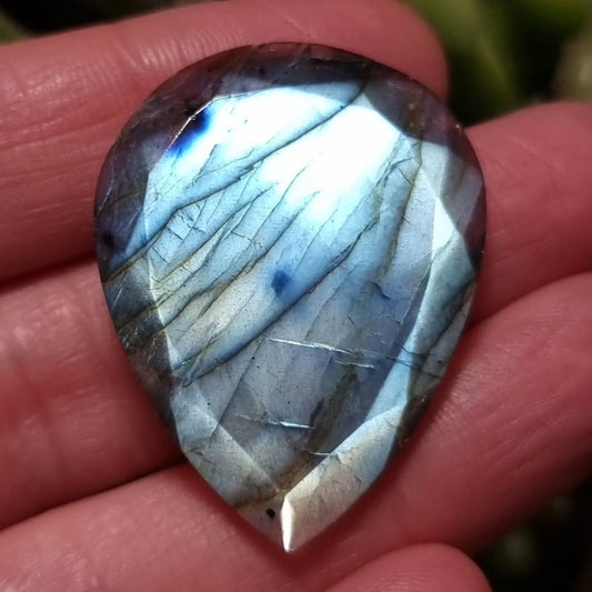 Labradorita Facetada Alta Calidad - 35,7x27,2 mm